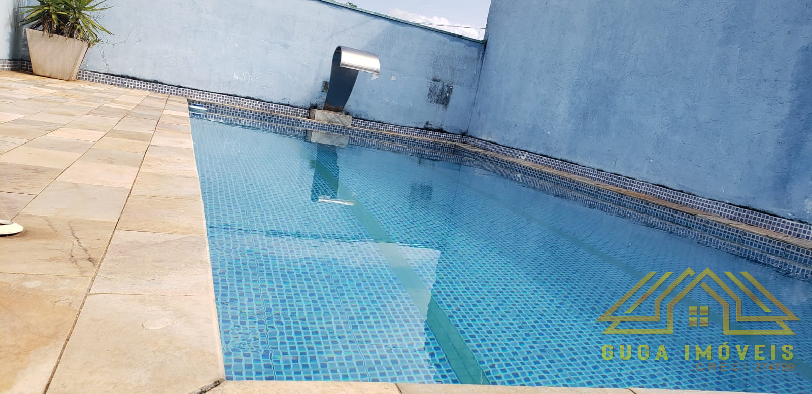 Oportunidade Imperdível! Linda Casa com Piscina e Área de Lazer Completa!!